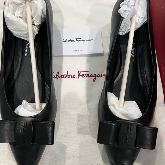 Salvatore Ferragamo VIVA pump. Black Nappa Calf leather - Picture 2 of 8